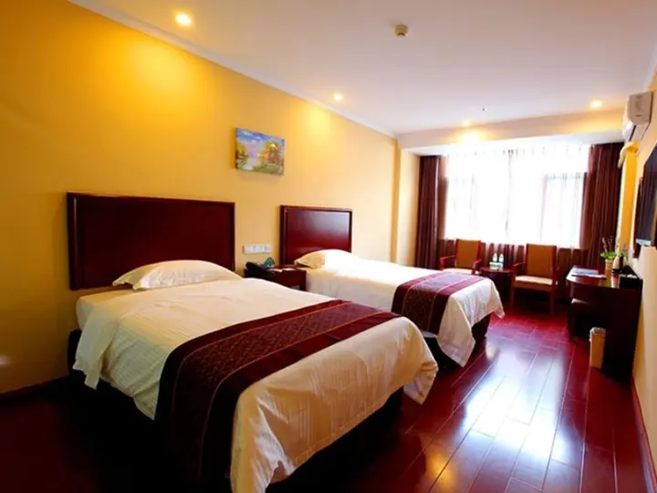 Чжэньцзян: GreenTree Inn Technology University Youth Square