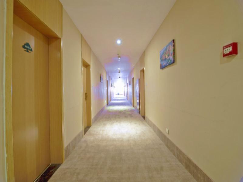 Чжэньцзян: GreenTree Inn Zhenjiang Danyang Development Zone Municipal Government Business Hotel