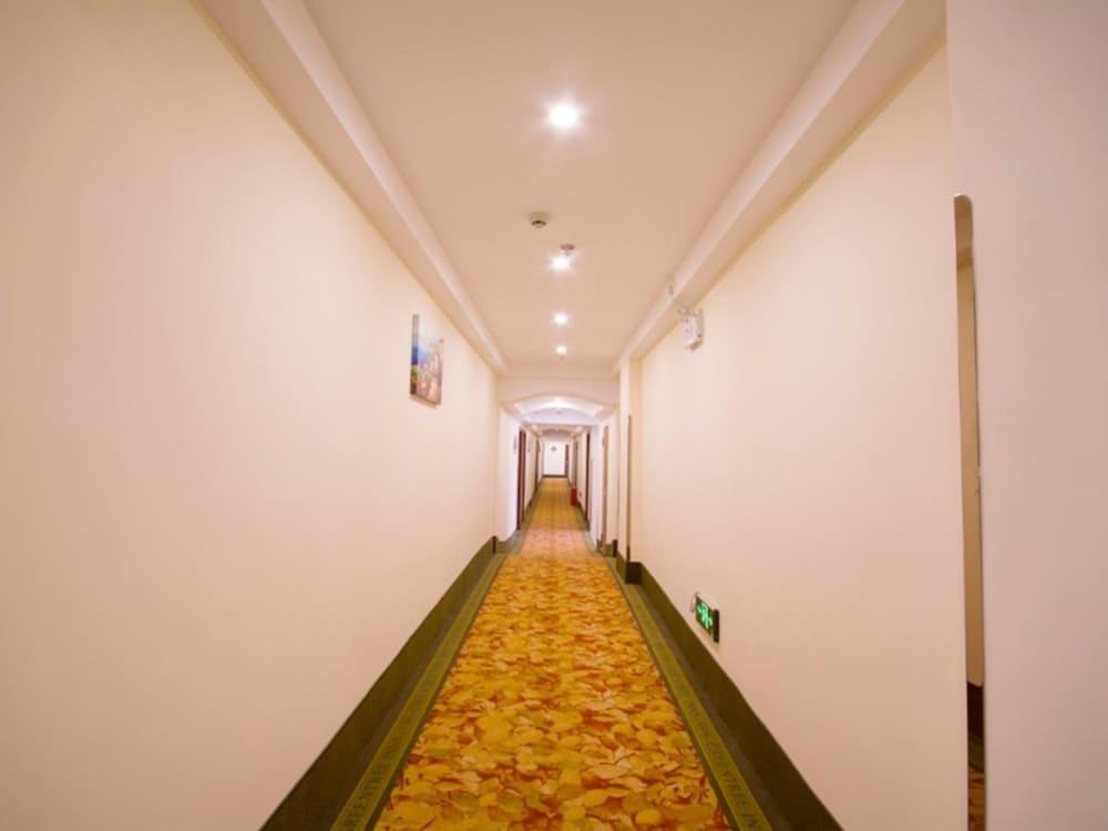 Laibin: GreenTree Inn LaiBin DaQiao Road YeJin Road Express Hotel