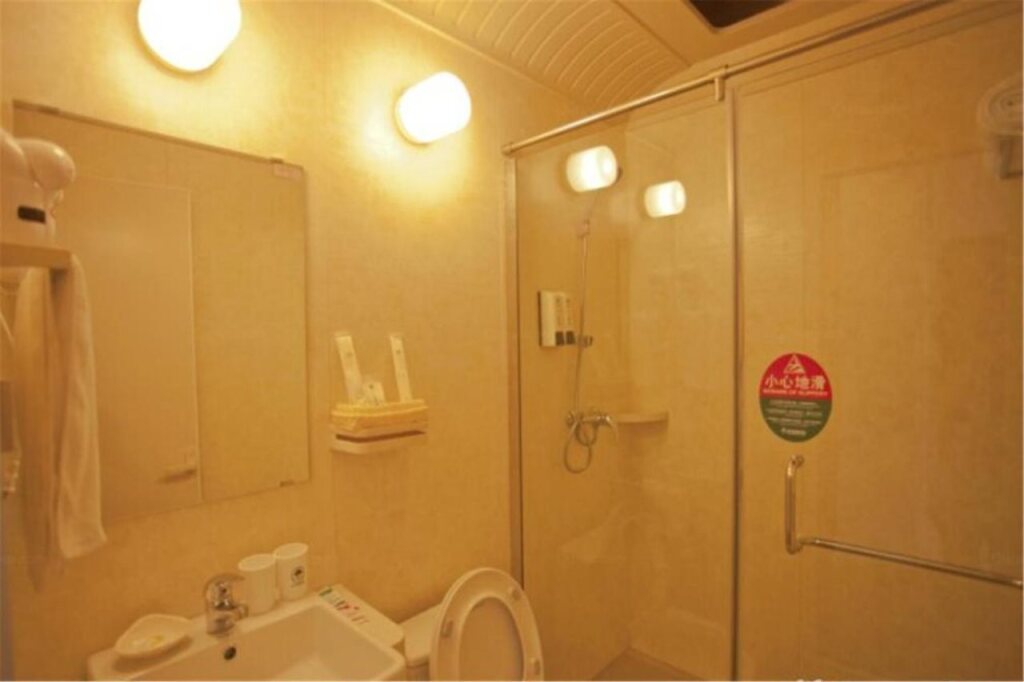 GreenTree Inn Liaoning Dalian Railway Station South Shengli Square Express Hotel — фото 1