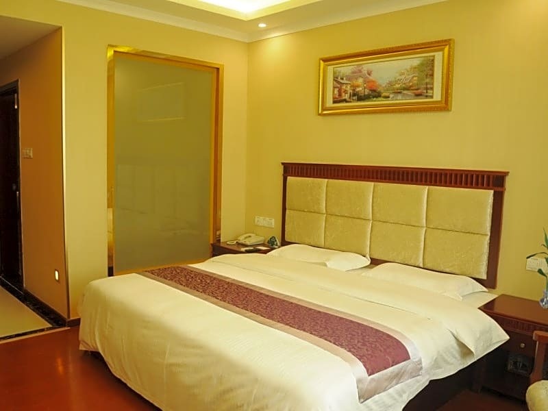 GreenTree Inn ShenZhen BaoAn XiXIang PingZhou Metro Station Business Hotel — фото 3