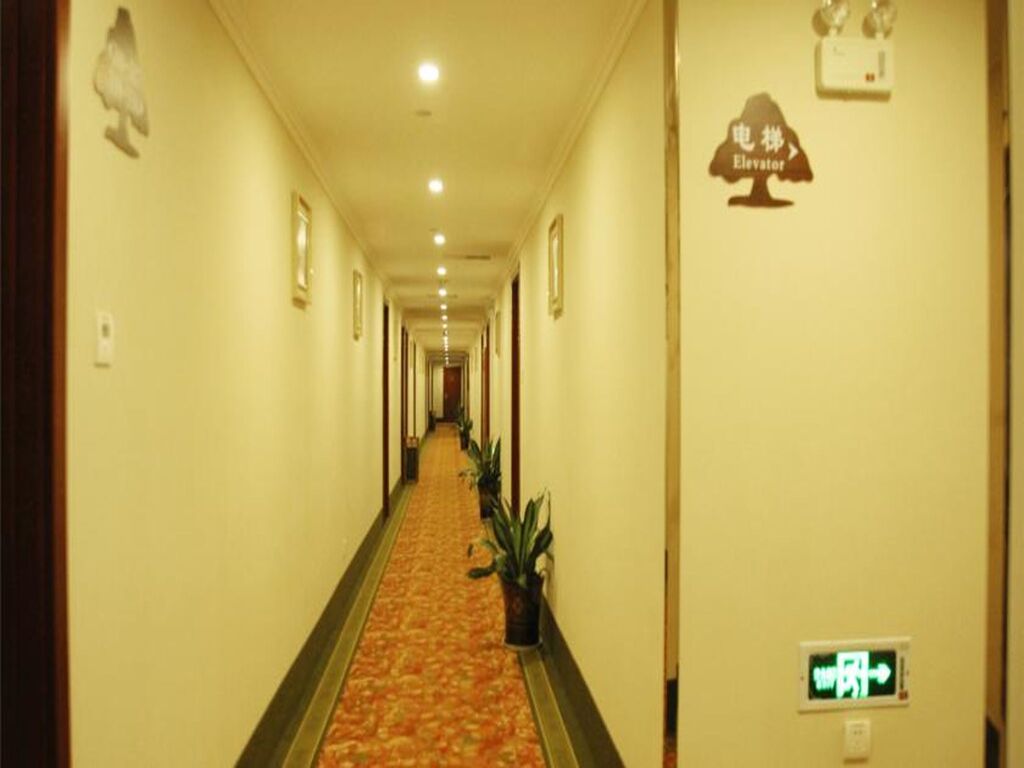 Нанкин: GreenTree Inn Nanjing Dachang Getang Metro Station Express Hotel