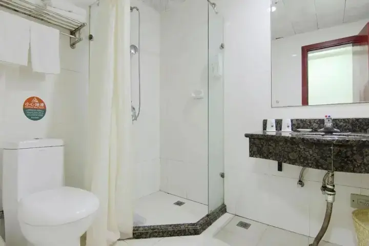Чунцин: GreenTree Inn Chongqing Shiqiaopu Computer City Light Rail Stine Express Hotel