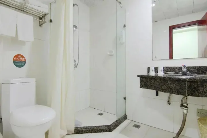 Чунцин: GreenTree Inn Chongqing Shiqiaopu Computer City Light Rail Stine Express Hotel