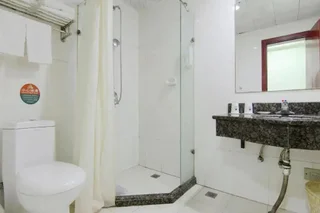 Чунцин: GreenTree Inn Chongqing Shiqiaopu Computer City Light Rail Stine Express Hotel