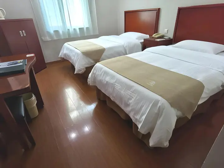 Чунцин: GreenTree Inn Chongqing Shiqiaopu Computer City Light Rail Stine Express Hotel