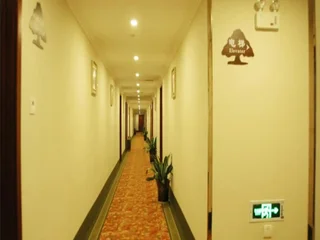 Лянфан: GreenTree Inn LangFang GuanGYAng District High-speed Railway Station Business Hotel