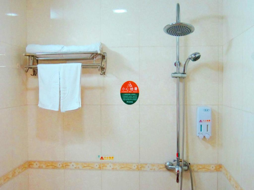 Цзиньчжун: GreenTree Inn Shanxi Jinzhong JieXiu Railway Station Express Hotel