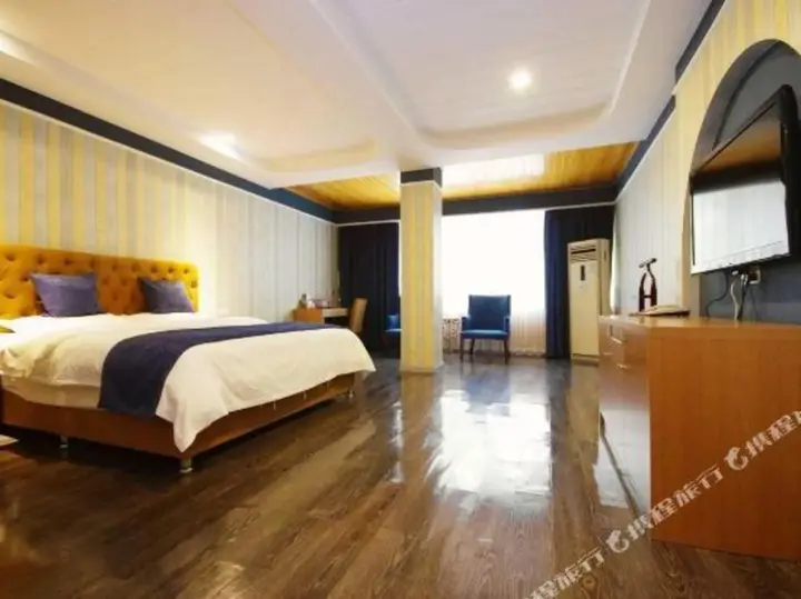 Ибинь: Yibin Rongzhou Holiday Hotel (Guanying Ancient Street)