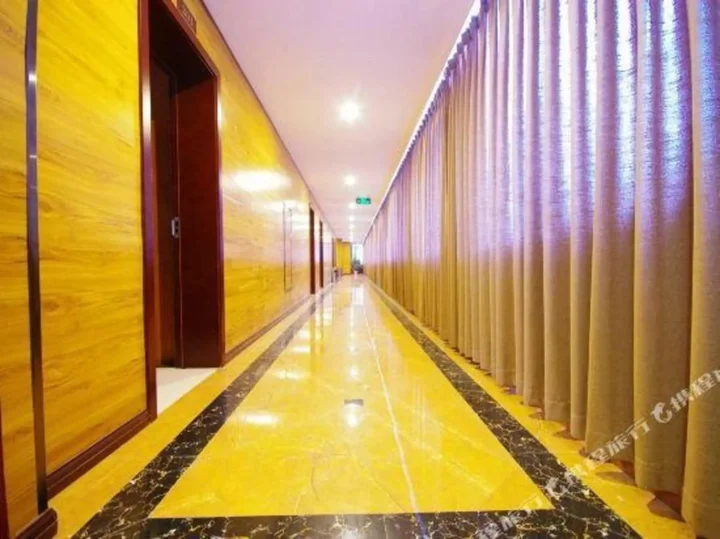 Ибинь: Yibin Rongzhou Holiday Hotel (Guanying Ancient Street)