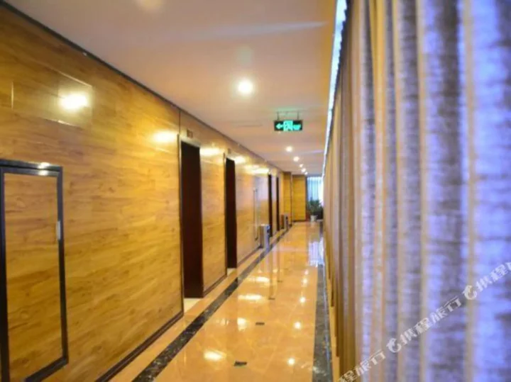 Ибинь: Yibin Rongzhou Holiday Hotel (Guanying Ancient Street)