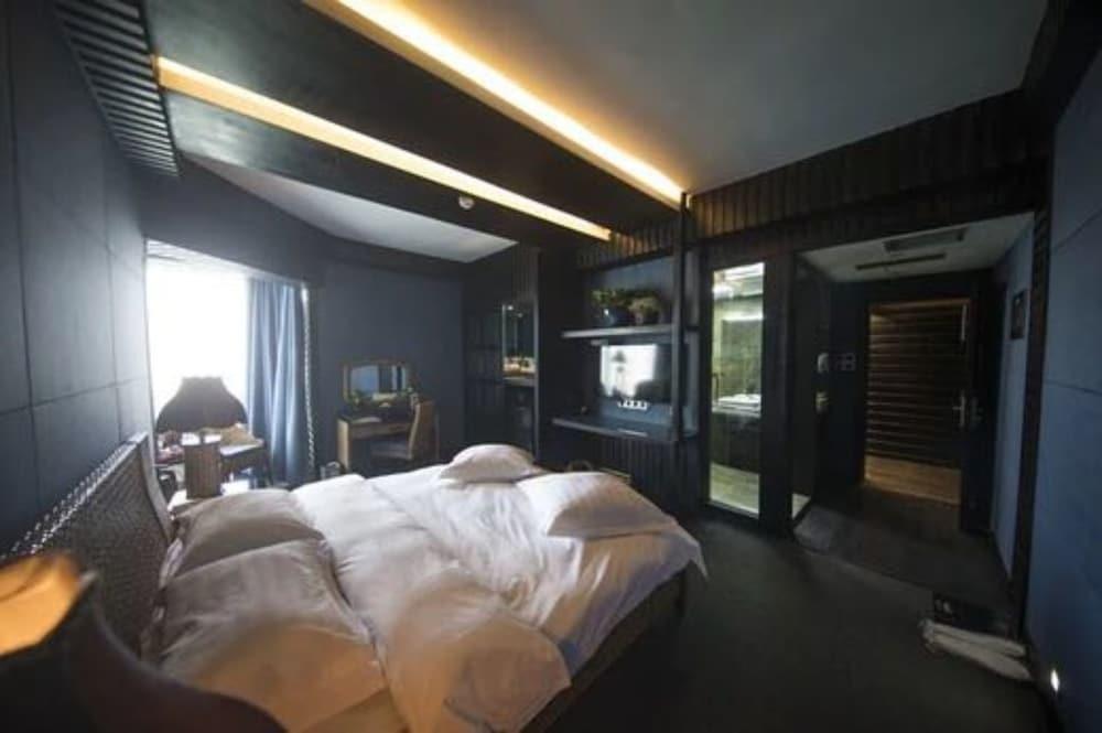 Урумчи: Yema Silk Road Inn