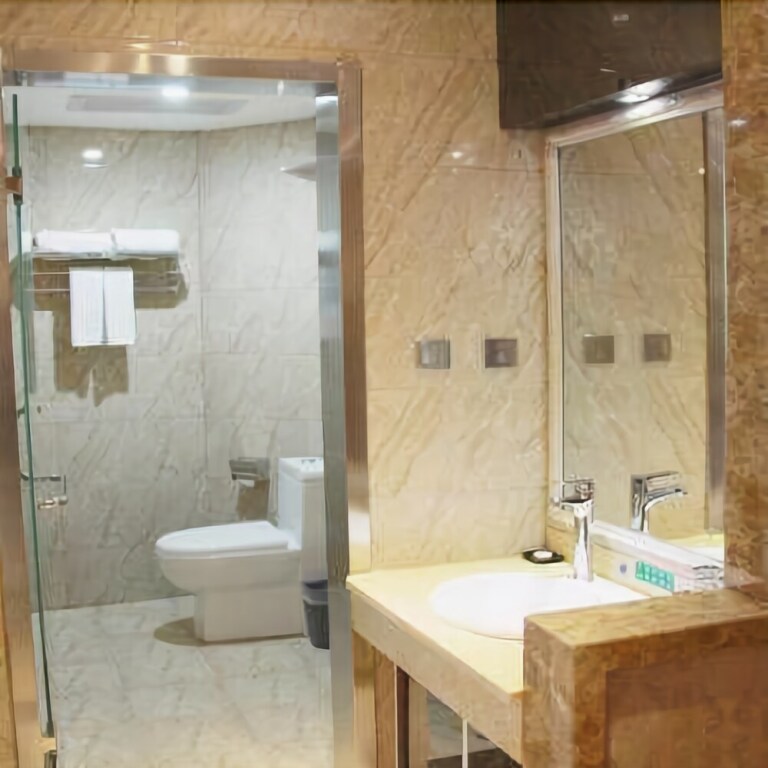 Ухань: V9 Holiday Inn (Wuhan Wansongyuan Food Street)