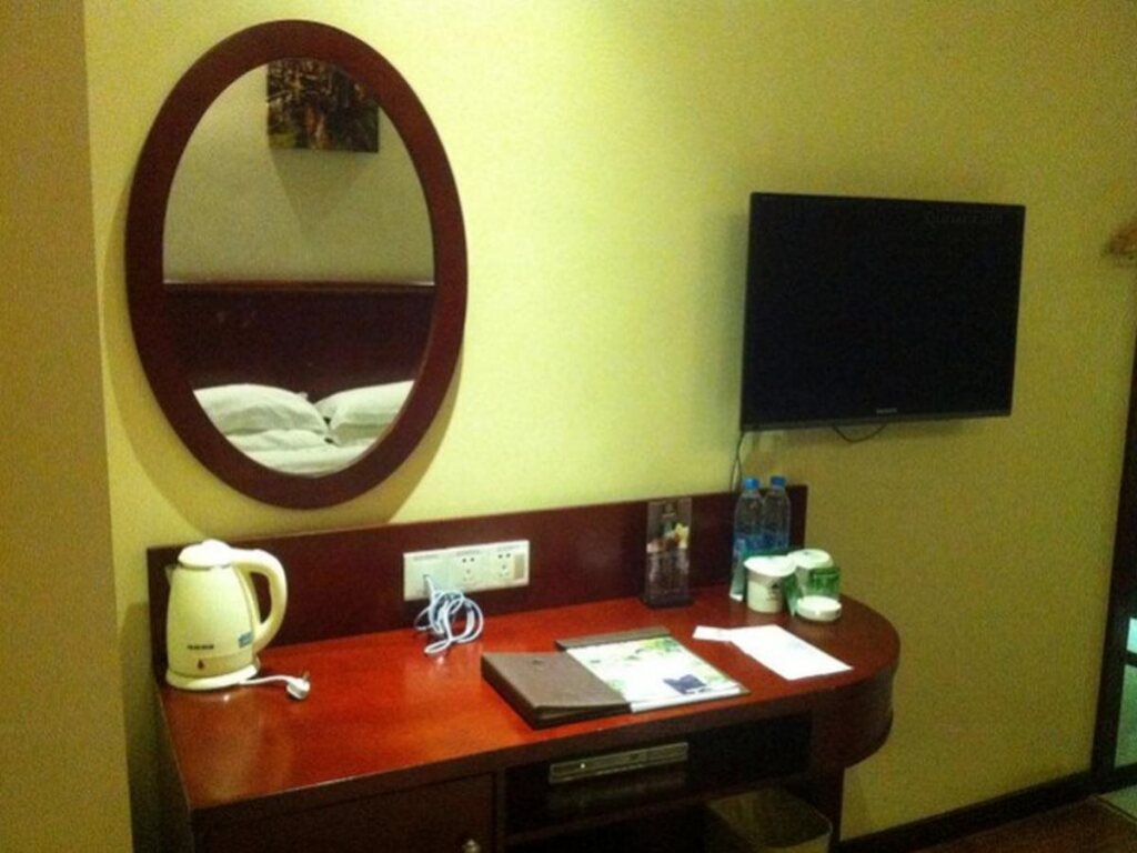 Чунцин: GreenTree Inn ChongQing Yuzhong LiangLuKou Subway Station Express Hotel