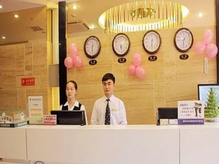 Чунцин: GreenTree Inn ChongQing Yuzhong LiangLuKou Subway Station Express Hotel