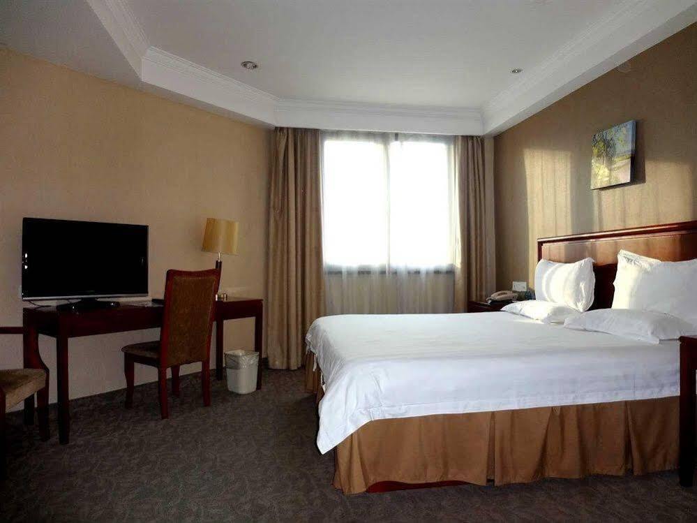 GreenTree Inn ShangHai Middle YanAn Road Express Hotel — фото 3