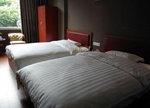 Наньчун: 108 Business Hotel