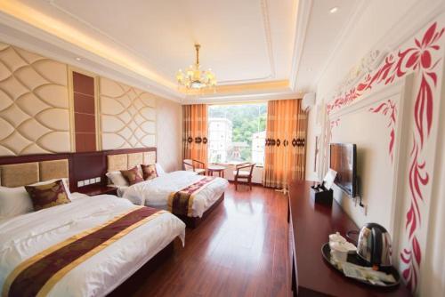 Яань: Ya'an Bifengxia Jinshan'ge Inn