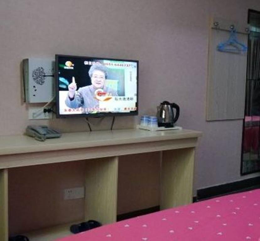 Аньцин: Wei Qian Shan Jiu Zhou Fast Inn