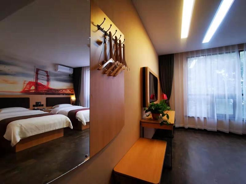 Вэйнань: Thank Inn Hotel Shanxi Weinan Huayin City Huashan Scenic Yuquan Road