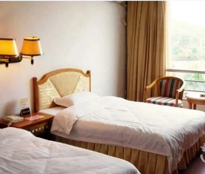 Цзиньюань: White Cloud Hot Spring Farm Stay