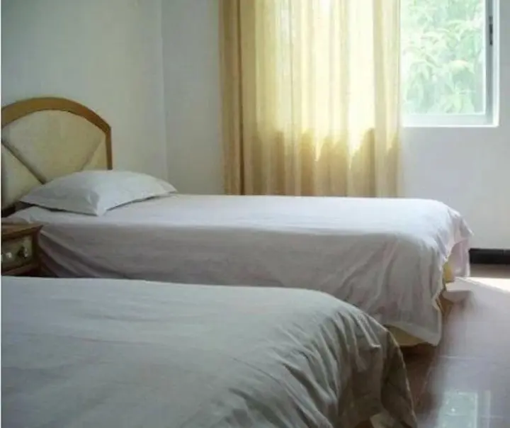 Цзиньюань: White Cloud Hot Spring Farm Stay
