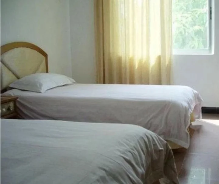 Цзиньюань: White Cloud Hot Spring Farm Stay