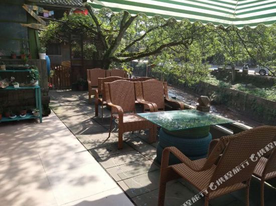 Яань: Ya'an Yijia Coffee Inn
