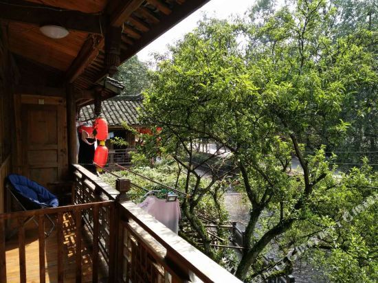 Яань: Ya'an Yijia Coffee Inn