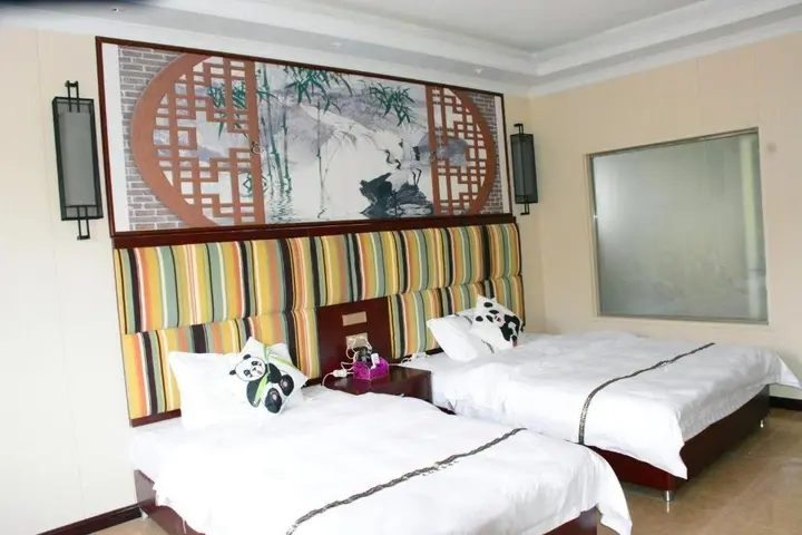 Яань: Bifengxia Changhong Business Hotel