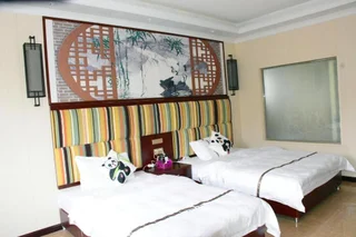 Яань: Bifengxia Changhong Business Hotel