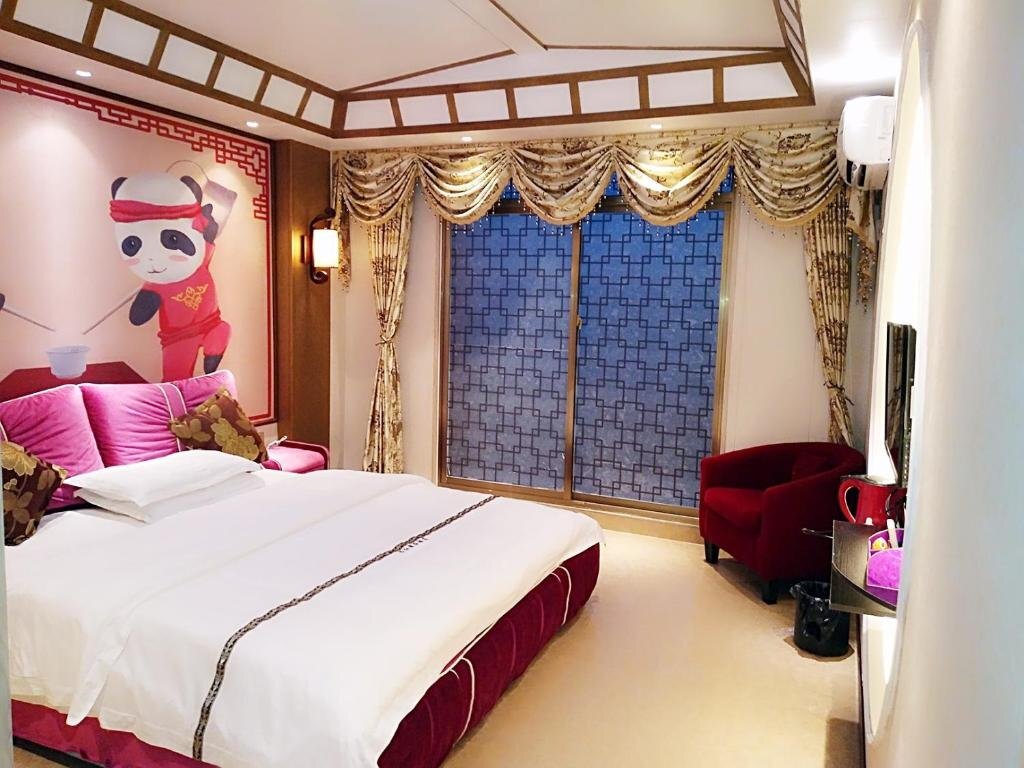 Яань: Bifengxia Changhong Business Hotel