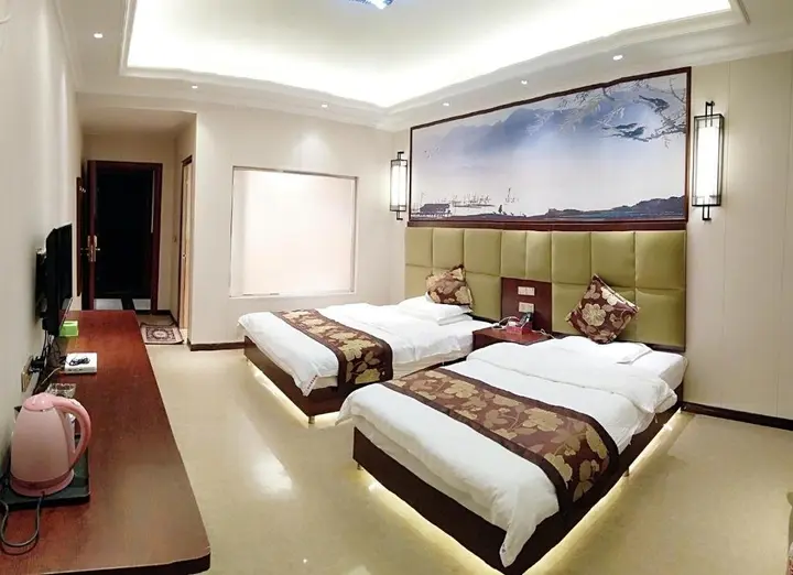 Яань: Bifengxia Changhong Business Hotel