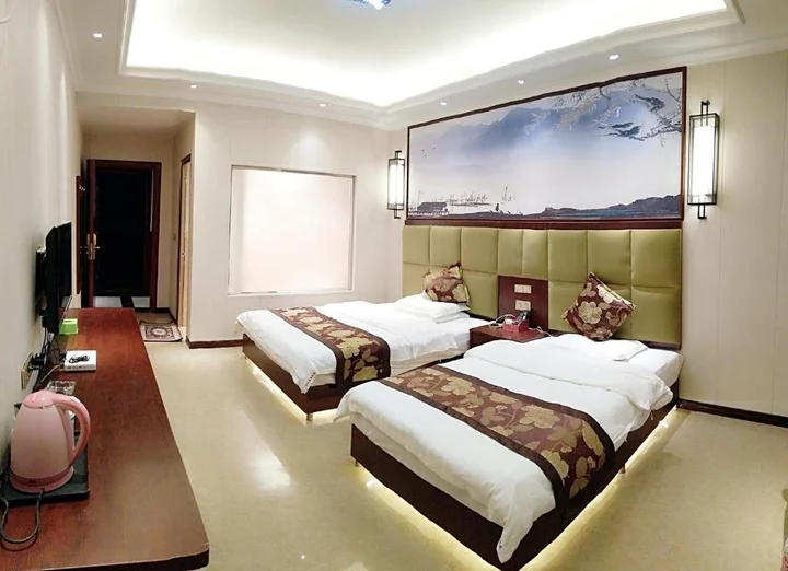 Яань: Bifengxia Changhong Business Hotel