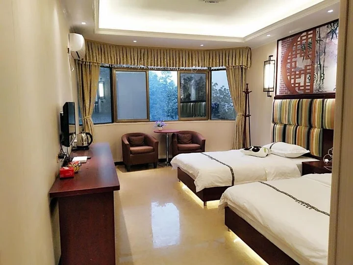 Яань: Bifengxia Changhong Business Hotel