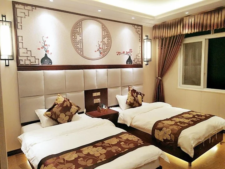 Яань: Bifengxia Changhong Business Hotel
