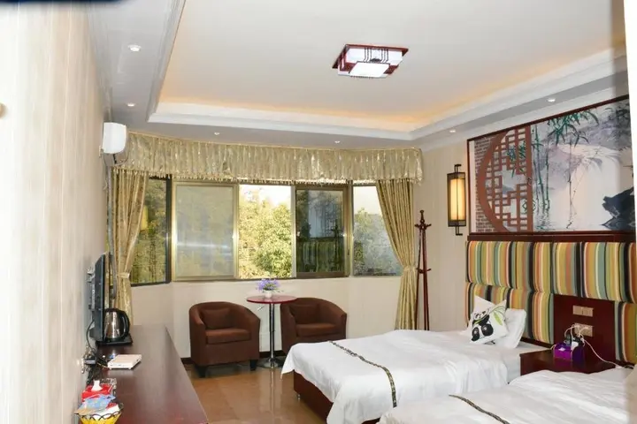 Яань: Bifengxia Changhong Business Hotel