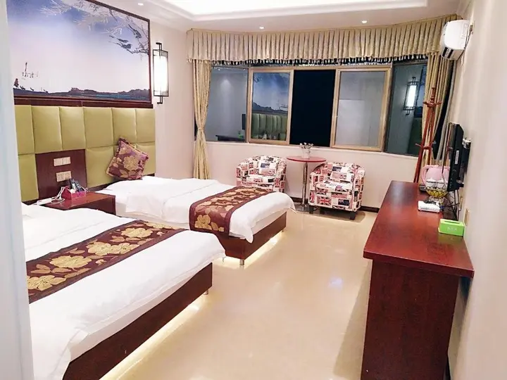 Яань: Bifengxia Changhong Business Hotel