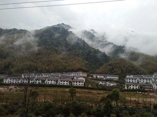 Шанграо: Sanyingshan Yi Inn