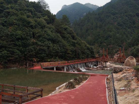 Шанграо: Sanyingshan Yi Inn