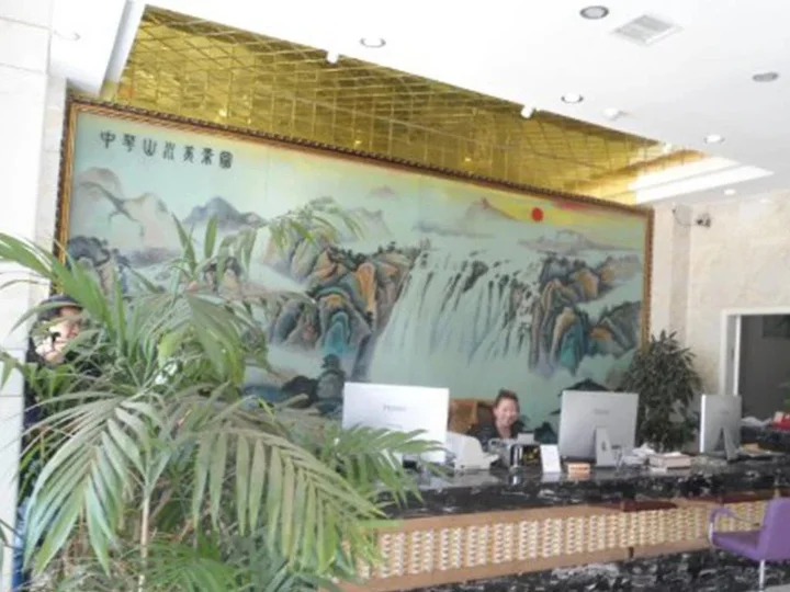 Синъи: zhejiang Business Hotel