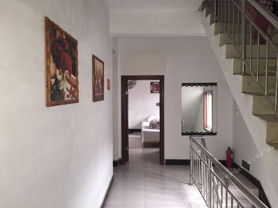 Кайфын: Guoqing Hostel