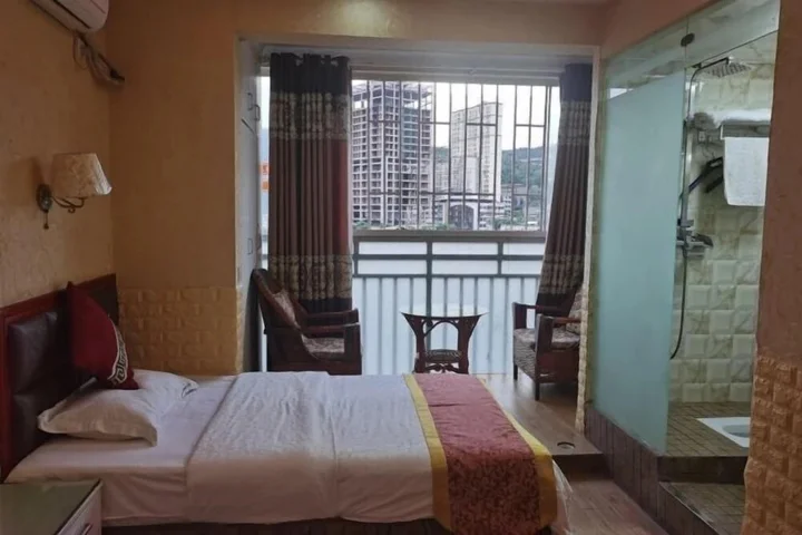 Бачжун: Sunshine Inn