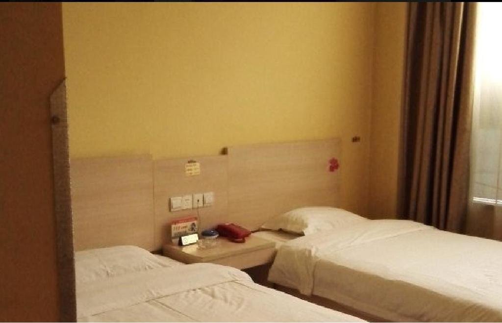 Вэйнань: Weinan Hua Long Sunshine Express Inn