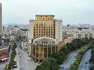 Янгиианг: Huajian International Hotel