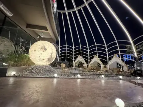 Янгиианг: Huajian International Hotel