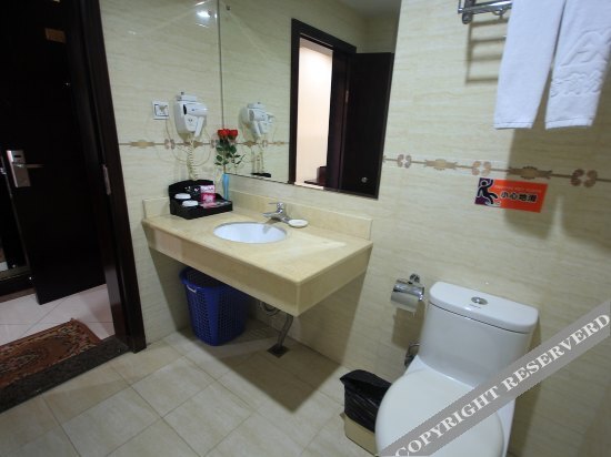Янгиианг: PAI Hotels·Yangjiang Walmart Bus Terminal