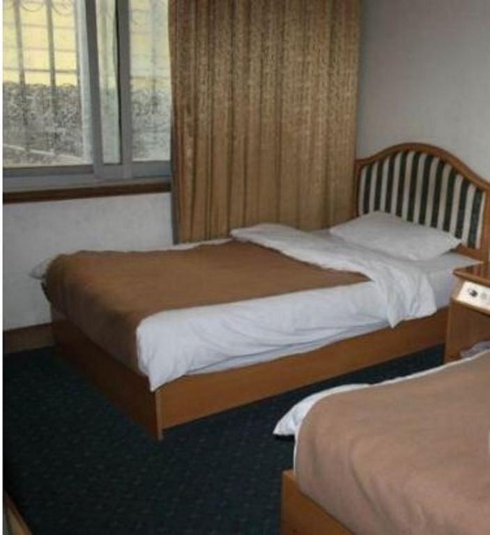 Хэнъян: Sanxing Hotel