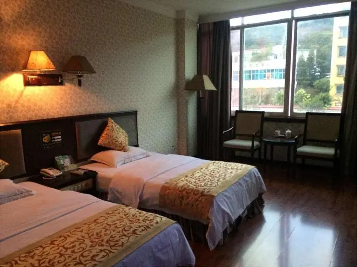 Синъи: Xingyi Longtai Inn