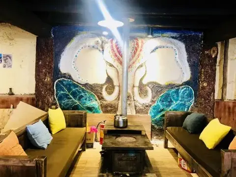 Шангри-Ла: Carefree Valley Hostel